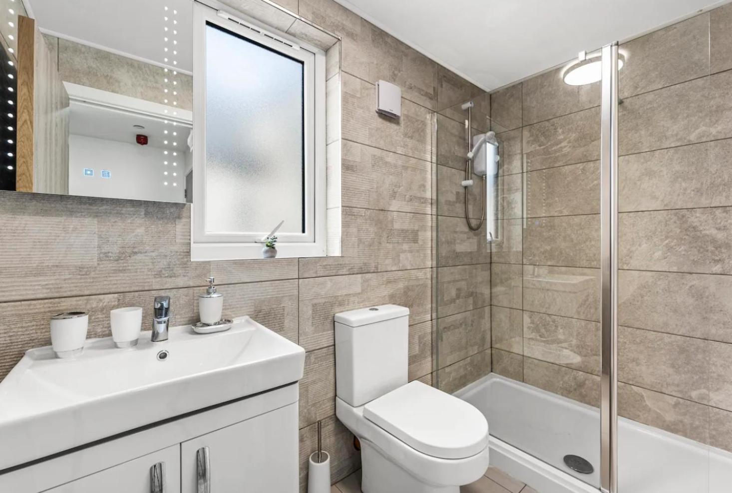 A Stylish Luxury 2 Bedroom Duplex Apartment Cardiff Luaran gambar